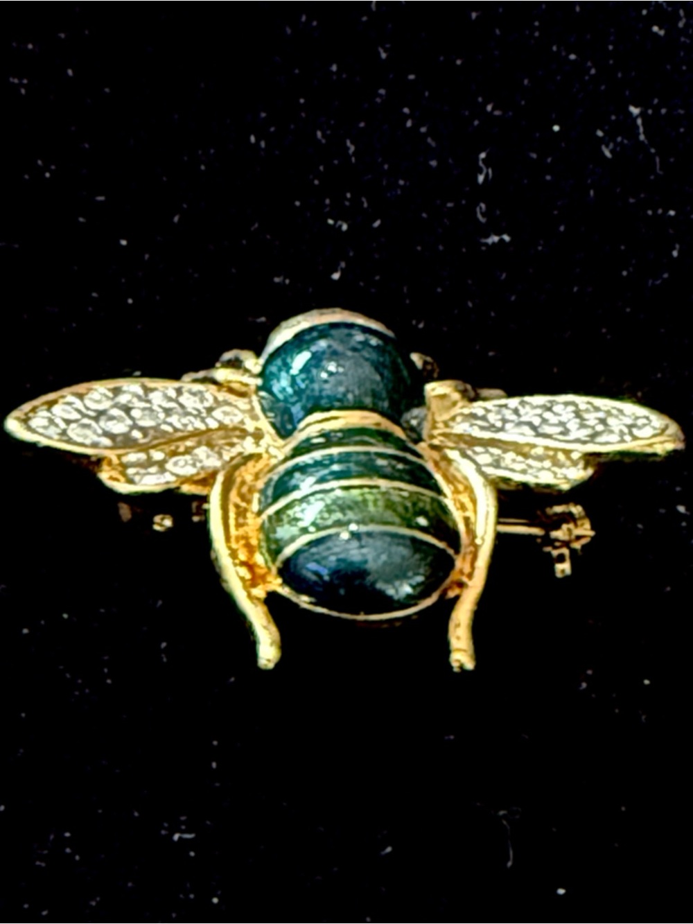 Unsigned Green Enamel and Rhinestone Bee gold tone brooch - Picture 3 of 6